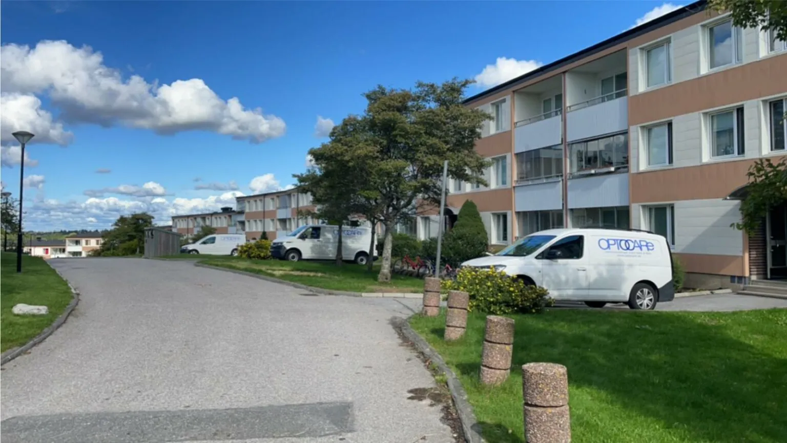 Optocare företagsbilar vid bostadsområde